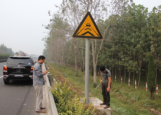 沂水道路標識牌